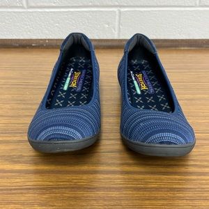 Women’s size 8.5 Skechers Stretch fit Air Cooled Memory foam shoe